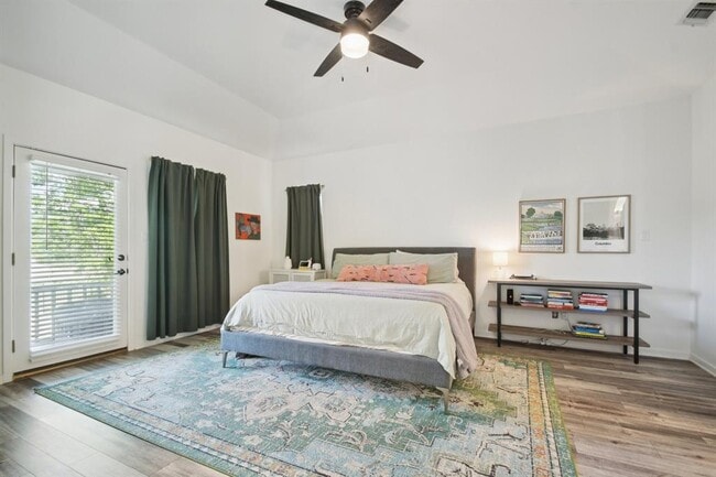 Building Photo - 730 Vanguard St