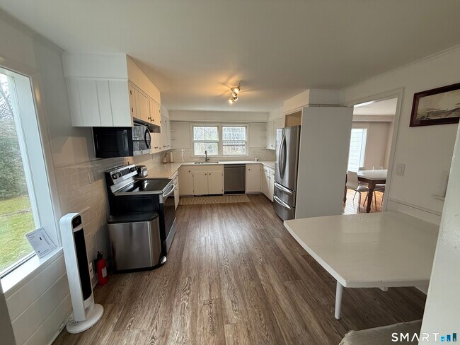 Building Photo - 5 Little Brook Rd