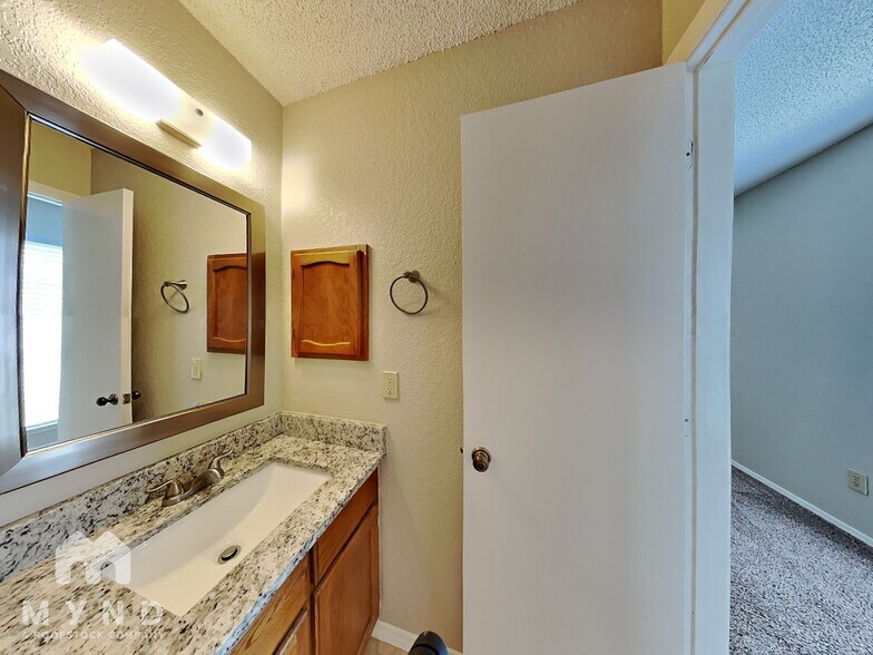 Building Photo - 2306 High Star Dr