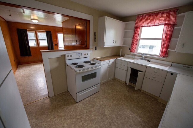 Building Photo - 112 E 15th St