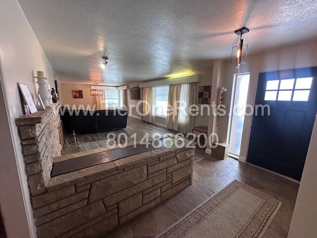 Building Photo - NO DEPOSIT option available for qualified ...