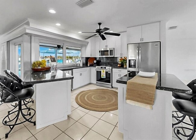 Building Photo - 6344 Cottonwood Ln