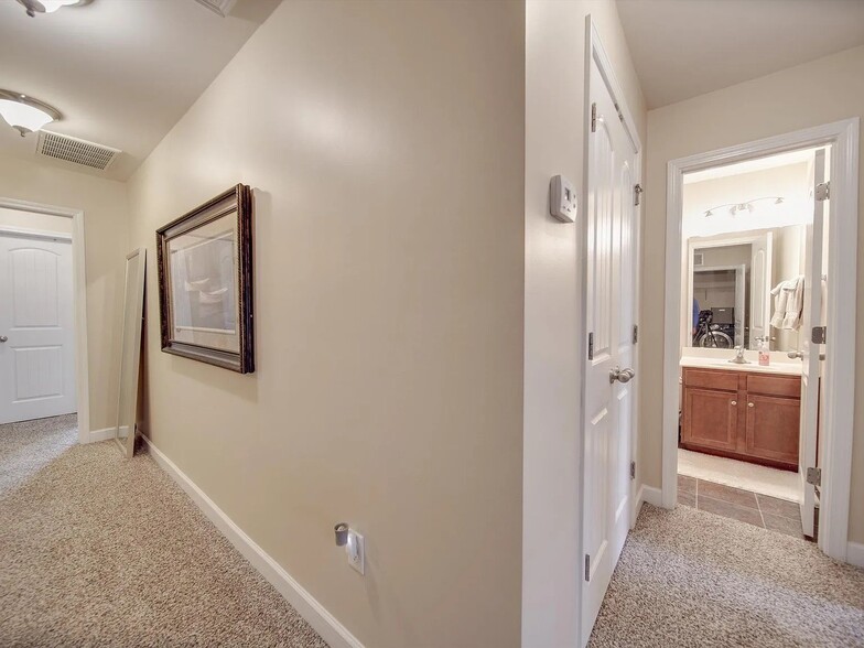 Building Photo - 5657 Tipperlinn Way