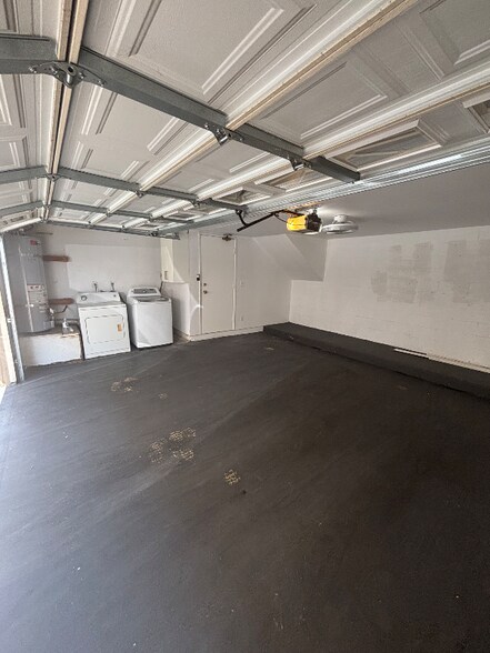 Building Photo - 14715 Saticoy St
