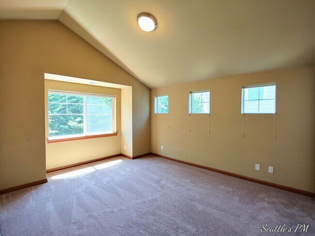 Building Photo - Gorgeous North Seattle Townhome