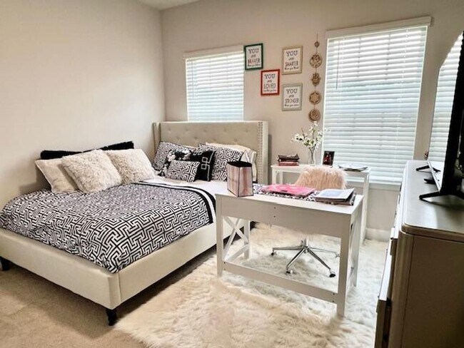 Building Photo - Open concept home offering four bedrooms, three baths, a two car garage and open lanai.