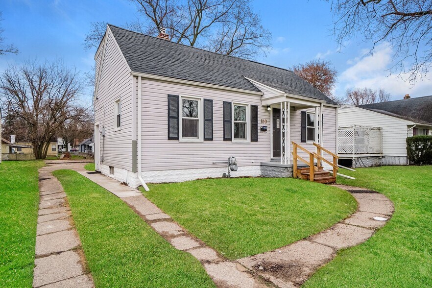 Building Photo - 810 Broer Ave