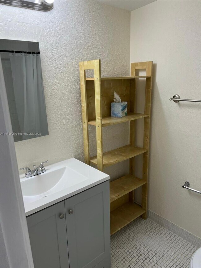 Building Photo - 1300 Moffett St