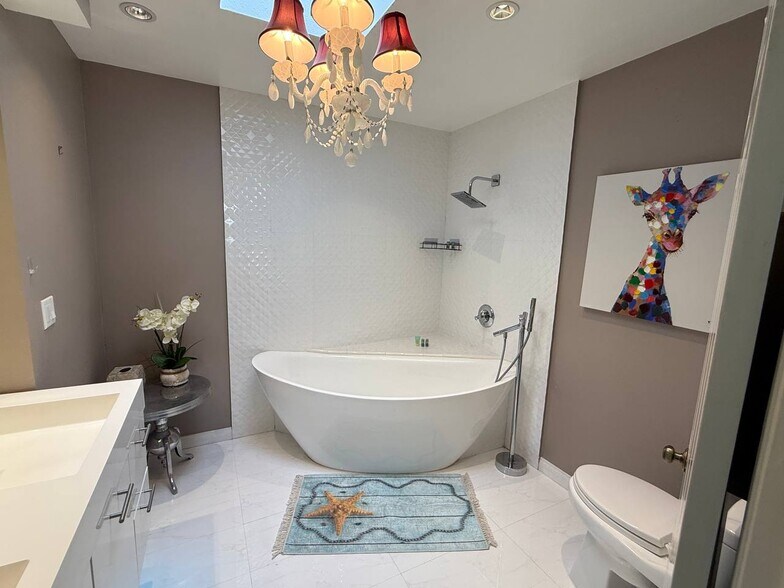 Building Photo - 21620 Burbank Blvd