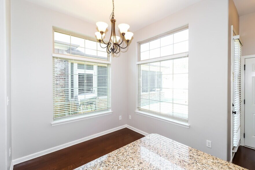 Building Photo - 6868 Lagrange Pines Rd