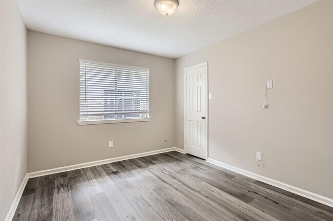 Building Photo - 7206 Sharpsburg Dr