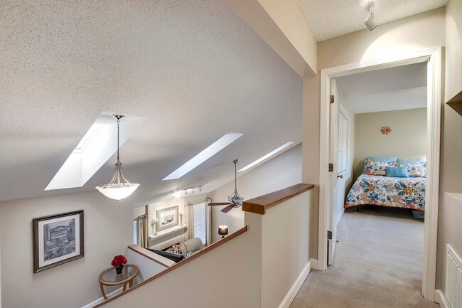 Building Photo - 308 Chota View Pl