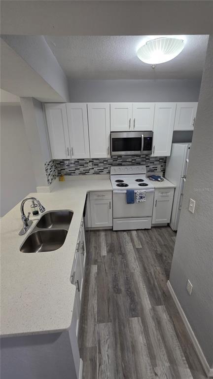 Building Photo - 3714 Palm Desert Ln