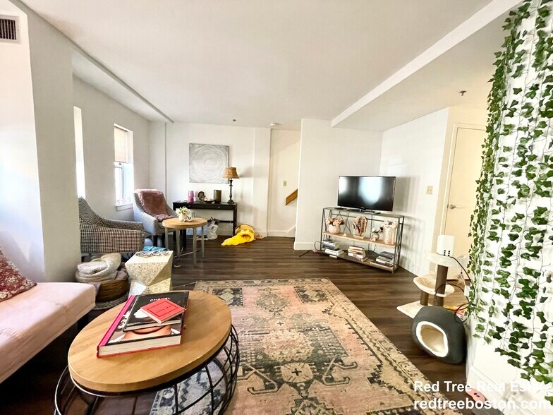 Building Photo - 1 Pine St