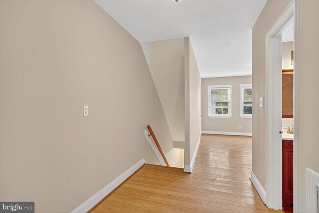 Building Photo - 610 19th St NE