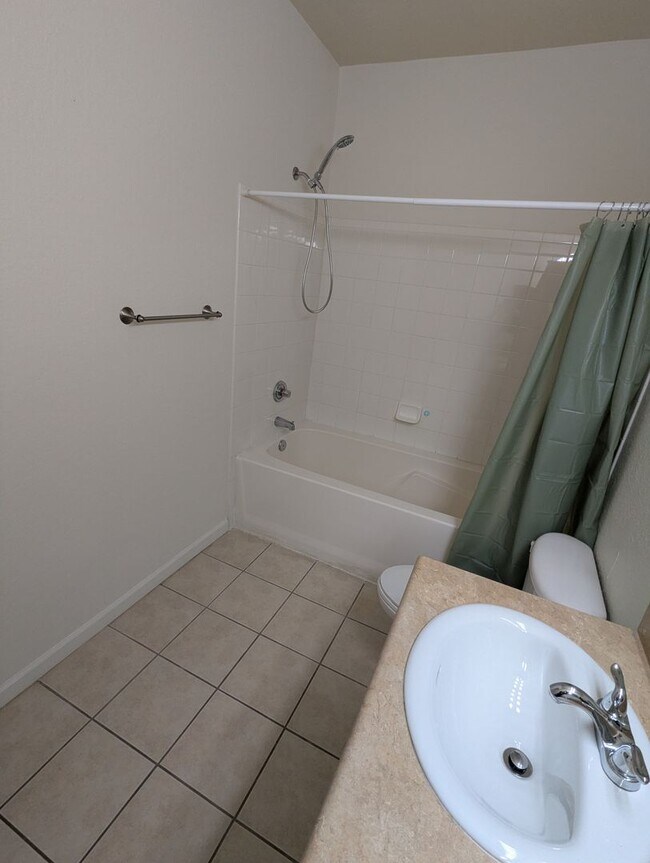 Building Photo - 4833 NW 46th Pl