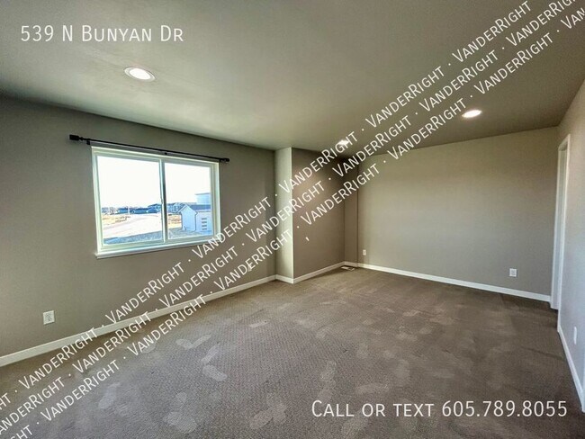 Building Photo - 539 BUNYAN Dr