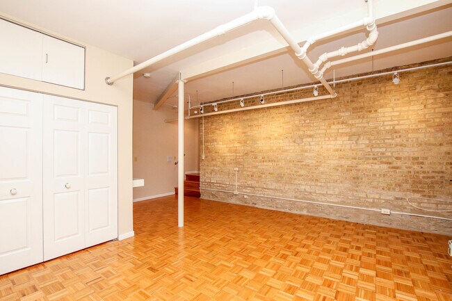 Building Photo - 1623 W Grace St