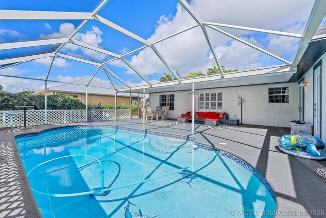Building Photo - 414 SW Lairo Ave