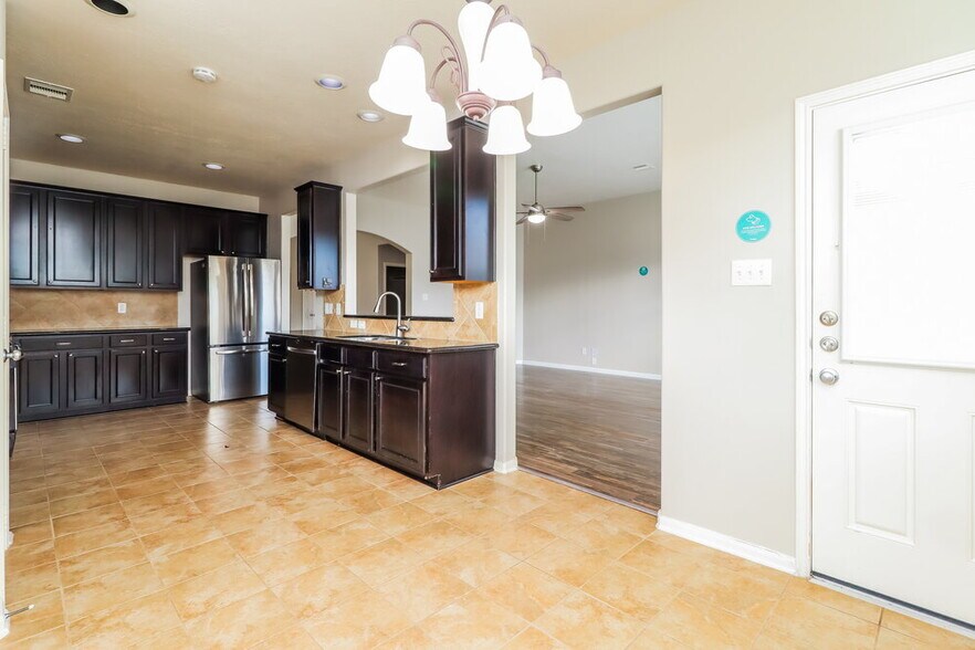 Building Photo - 2548 Blue Heron Cir