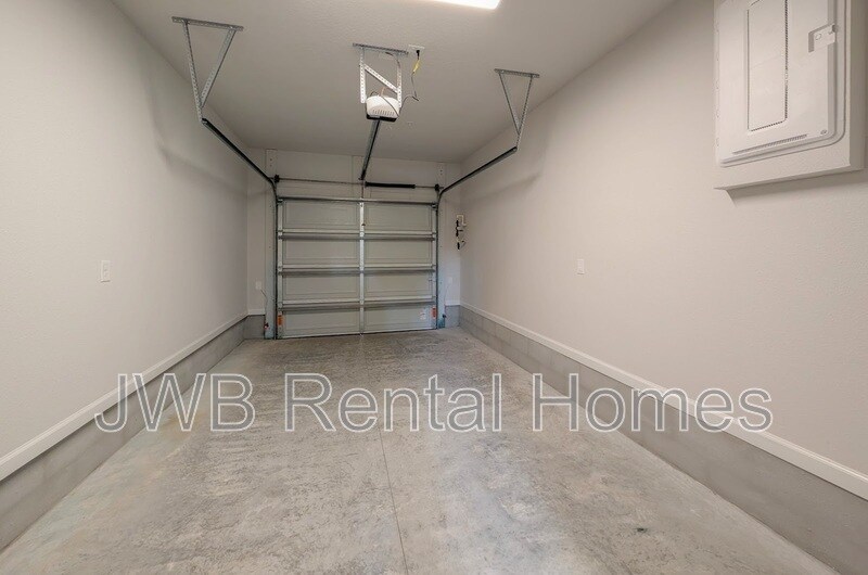Building Photo - 841 Prudential Dr