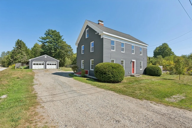 Primary Photo - Modern Comfort Meets Country Charm in Cumb...
