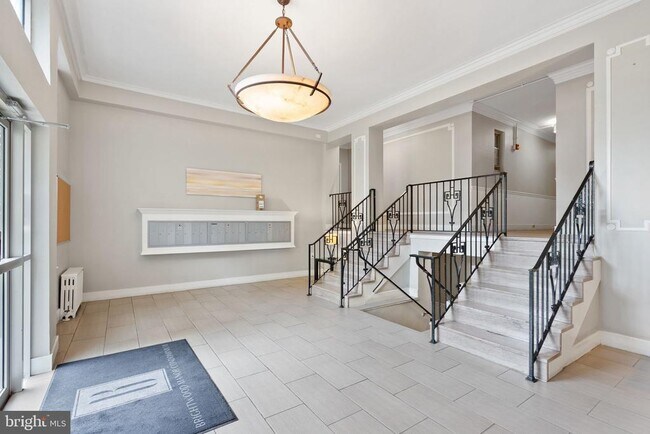 Building Photo - 939 Longfellow St NW