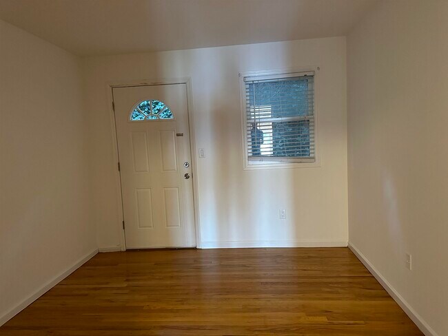 Building Photo - 8911 Riverside Pl