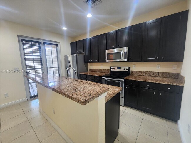 Building Photo - 14640 SW 15th St