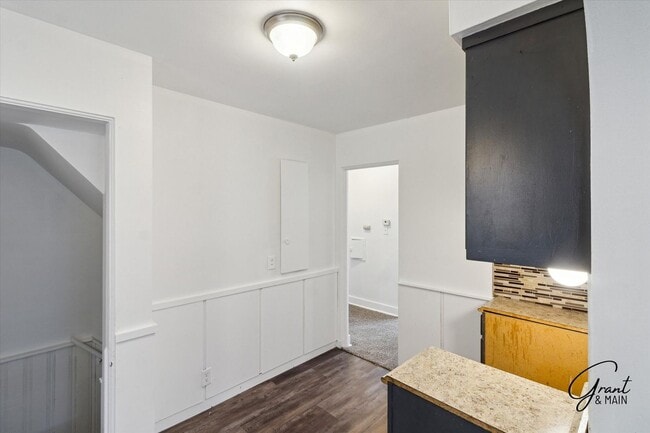 Building Photo - $1350 3 bedrooms