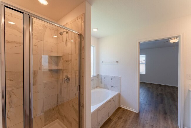 Building Photo - Modern Elegance in Kyle: 3BR Home with Office, Double Vanity, and Stylish Kitchen Island