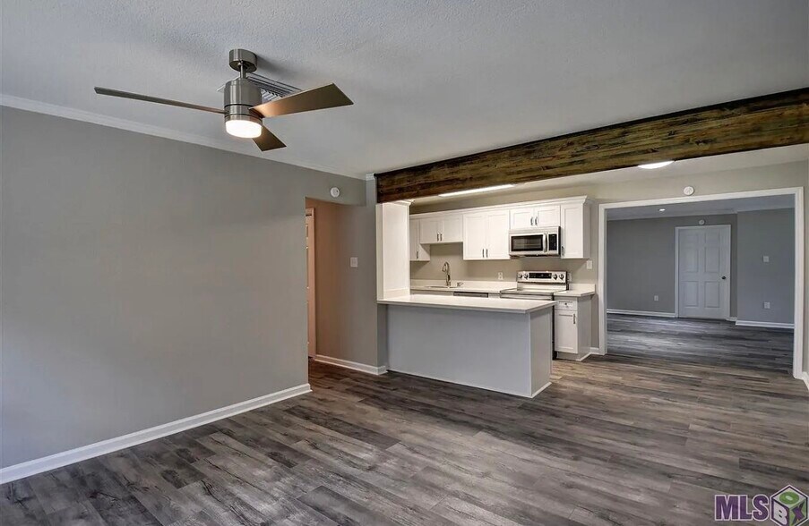Building Photo - 1351 N Woodcrest Ave