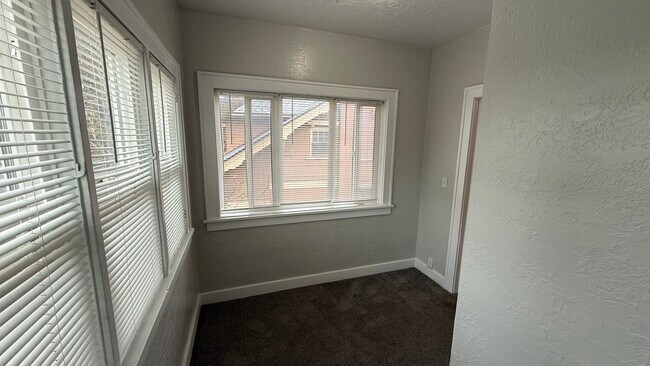 Building Photo - 431