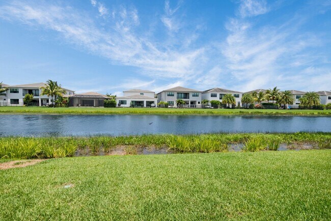 Building Photo - 17112 Aquavera Way
