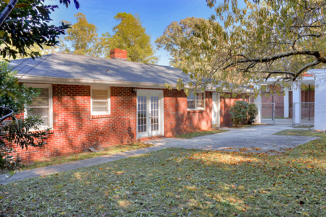 Building Photo - Lovely Home w/ Unique Accents