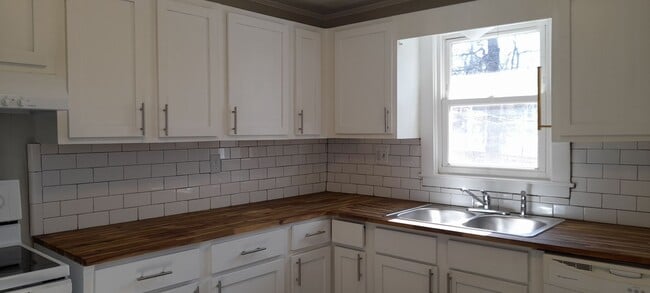 Building Photo - 2 Bedroom 1 bath bungalow in Red Bank TN