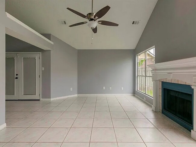 Building Photo - 2103 Whirlaway Dr