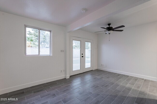 Building Photo - 536 W 18th St