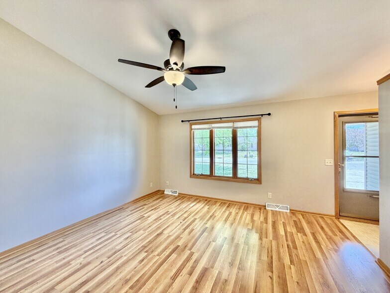Building Photo - 2701-2703 N Wuthering Hills Dr