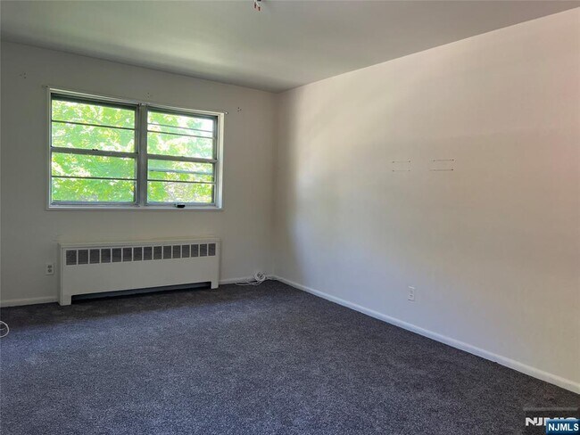 Building Photo - 2401 6th St