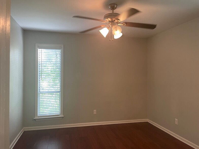 Building Photo - 4110 Sedgewood Dr