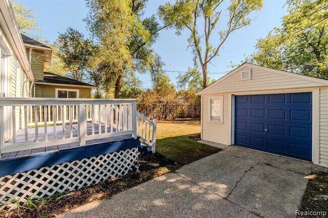 Building Photo - 1517 W Saratoga St