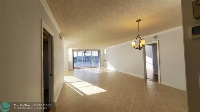 Building Photo - 3095 N Course Dr