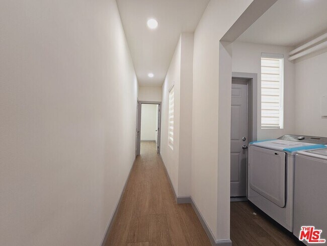 Building Photo - 2828 Leeward Ave