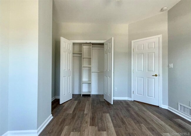 Building Photo - 142 W Boston Post Rd