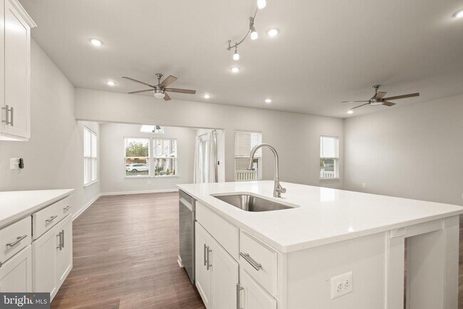 Building Photo - 148 Huntwell W Ave