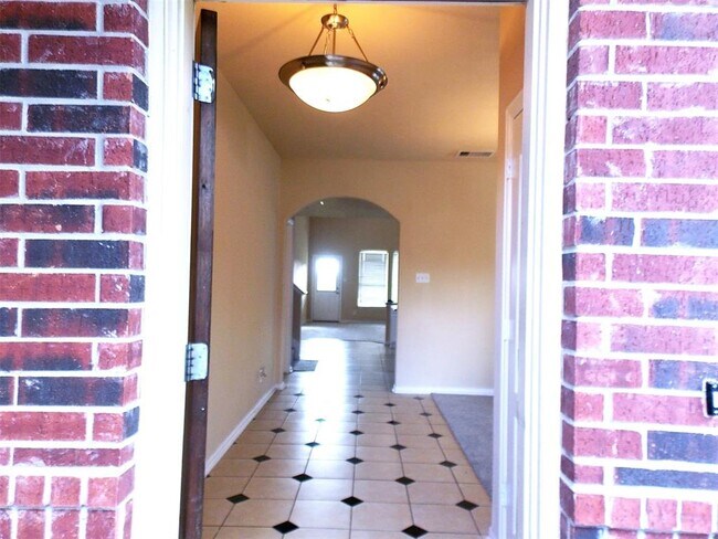 Building Photo - 6130 Carver Pines Dr