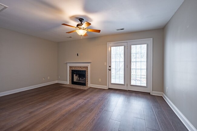 Building Photo - Private 2BR Townhome with Two En-Suite Bathrooms