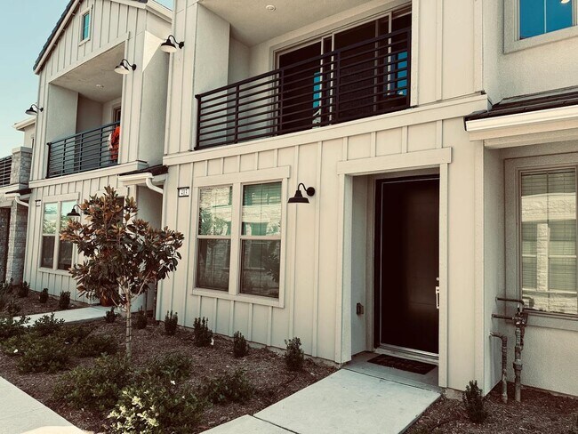 Building Photo - 413 W Mahogany Ln