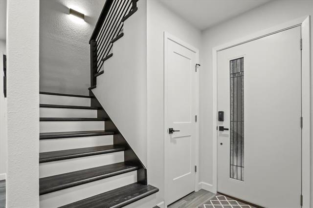 Building Photo - 1916 Shorewood Dr